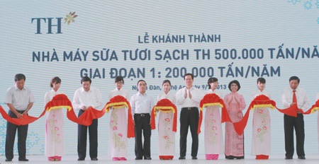 Khánh thành nhà máy sữa tươi sạch lớn nhất Đông Nam Á