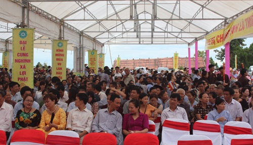 Hàng vạn người tham gia Đại lễ rước Ngọc Xá Lợi phật - 7 Hàng vạn phật tử và người dân trong và ngoài tỉnh về tham dự Đại Lễ.