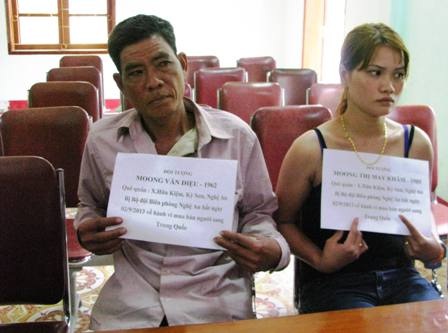 Hai cha con Khăm, Diệu tại cơ quan công an