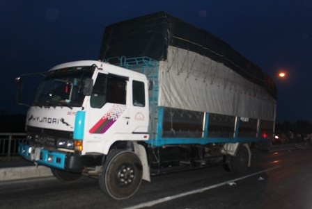 Chiếc ô tô dừng lại để giải quyết vụ việc