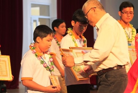 BTC trao giải Nhất ở các cấp học cho 7 thí sinh xuất sắc