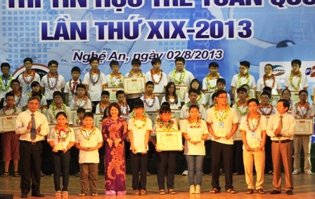 BTC trao giải Nhất ở các cấp học cho 7 thí sinh xuất sắc