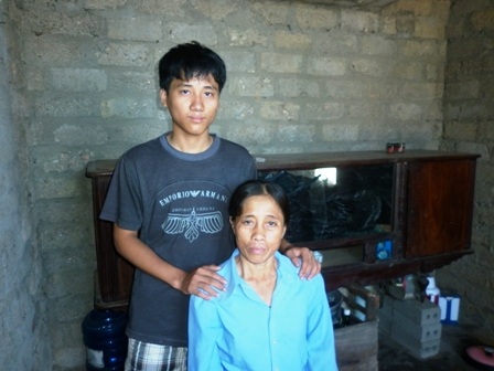 Mẹ là động lực để Tú vượt qua khó khăn, vươn lên học giỏi