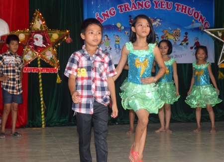 Đặc biệt các em có màn trình diễn thời trang vô cùng ấn tượng.