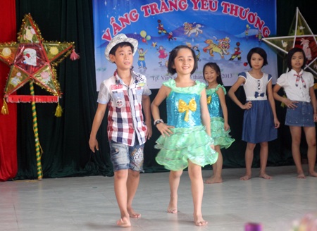 Đặc biệt các em có màn trình diễn thời trang vô cùng ấn tượng.