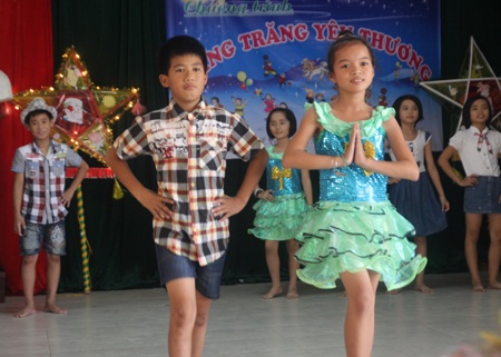 Đặc biệt các em có màn trình diễn thời trang vô cùng ấn tượng.