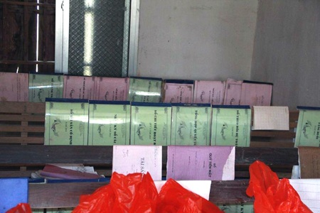 Bạn đọc báo Dân trí tại Hàn Quốc quyên góp ủng hộ bà con “rốn lũ” Hoàng Mai - 3 Nhiều sách vở bị ướt...