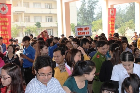 Đoàn viên, thanh niên và sinh viên TX Cửa Lò (Nghệ An) tham gia ngày hội hiến máu tình nguyện