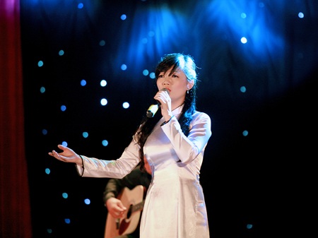 Giữa Mạc Tư khoa nghe câu hò