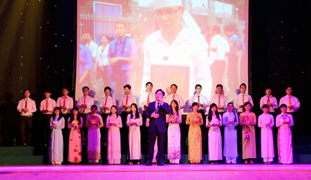 Đan xen các tiết mục văn nghệ đặc sắc...