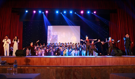 Giữa Mạc Tư khoa nghe câu hò