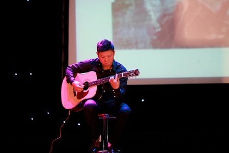 Giữa Mạc Tư khoa nghe câu hò