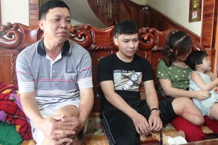 Học sinh lớp 12 bị cưa chân, gia đình “tố” phòng khám tắc trách