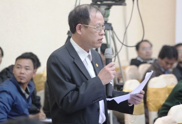 Cận cảnh tấm lọc nước lắng cặn, bẩn được lọc từ nước máy (Ảnh: Thanh Bảo)