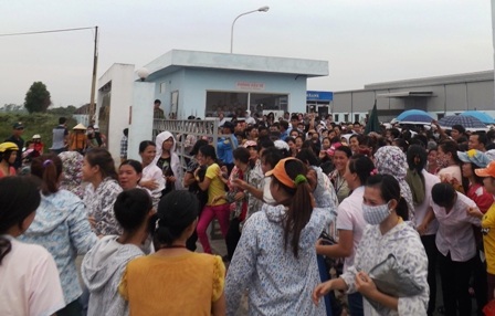 Công nhân tại nhà máy Prex Vinh đồng loạt nghỉ việc sáng ngày 17/7