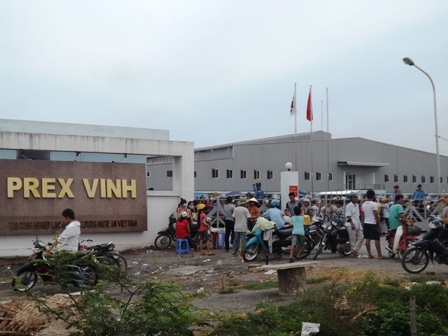 Đây là lần thứ 2 xảy ra cuộc đình công tại công ty Prex Vinh (Ảnh: Doãn Hòa)