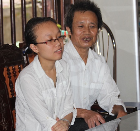 Hai thủ khoa học cùng trường, cùng “mê” Ngoại ngữ