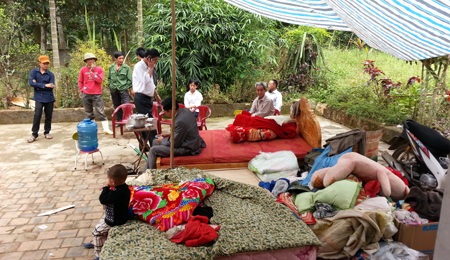 Cho đến thời điểm này, cả gia đình ông Thanh vẫn chưa dám vào trong nhà ở