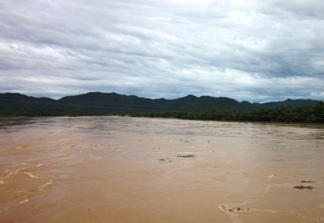 Dòng sông Con đoạn chảy qua địa phận xã Nghĩa Bình (huyện Tân Kỳ) rất sâu và chảy xiết.