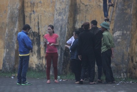 Cò thang vào sân hoạt động hết công suất