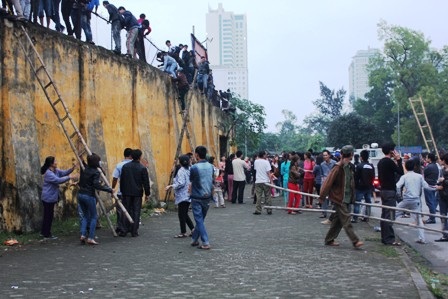 Khi thấy lực lượng chức năng đến thì bỏ chạy nháo nhác