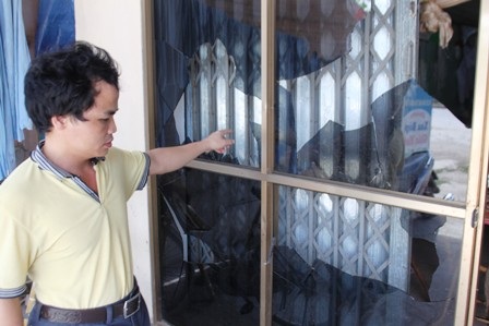 Anh Nguyễn Quang Tứ vẫn chưa tính được hướng khắc phục hậu quả vụ đập phá của kẻ xấu.