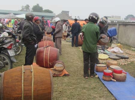Để có tiền tiêu Tết, nhiều người đem bán những chú chó