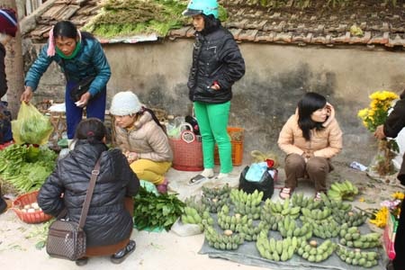 Chuối xanh đắt hàng trong phiên chợ Tết
