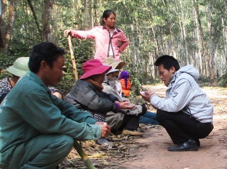 Người dân bức xúc phản ánh sự việc với PV