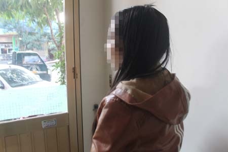 Chị V.T.N. trở về quê sau gần 2 năm bị lừa bán sang nhà thổ Trung Quốc (Ảnh: Doãn Hòa)