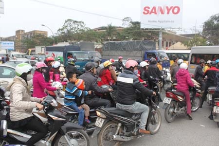 QL1A qua TP Vinh bị ách tắc nghiêm trọng