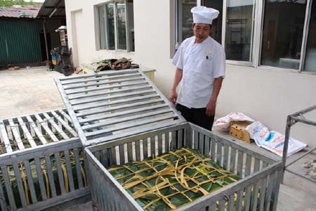 Cặp bánh chưng nặng 700kg được nấu trong 2 ngày