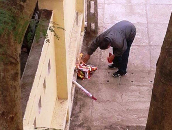 Đốt vàng mã ngay trong khuôn viên Sở Y tế Nghệ An