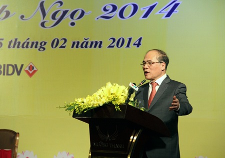 Chủ tịch Quốc hội Nguyễn Sinh Hùng phát biểu ý kiến tại hội nghị.