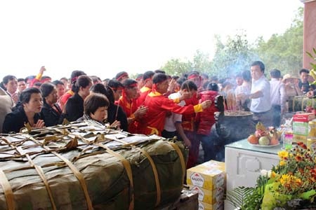 Dâng cặp bánh chưng nặng 700kg tri ân thân mẫu Chủ tịch Hồ Chí Minh - 4 Chiếc bánh chưng khổng lồ