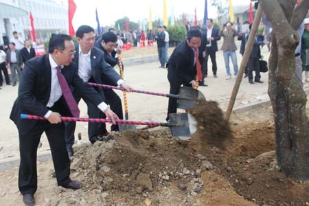 Lãnh đạo tỉnh Nghệ An tham gia Lễ phát động Tết trồng cây năm 2014