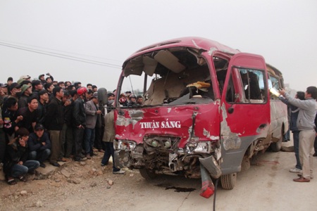 Tài xế Nguyễn Văn Thuận đã tỉnh táo sau 2 ngày cấp cứu tại bệnh viện. (Ảnh: Doãn Hòa)