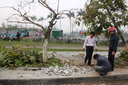 Dàn đèn trang trí bị đổ sập sau vụ tai nạn