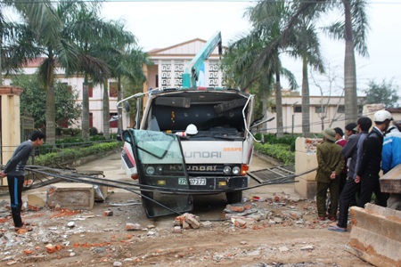 Hiện trường vụ tai nạn nghiêm trọng