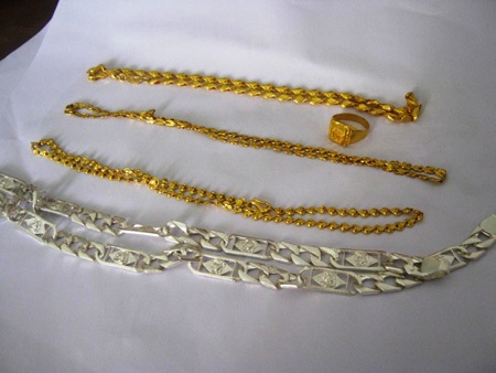 Số vàng, bạc mà Thanh cuỗm trong két sắt của bố mẹ mình