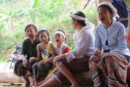 Bốn mẹ con chị Hiệp vẫn chưa hết bàng hoàng, đau đớn sau vụ nổ mìn