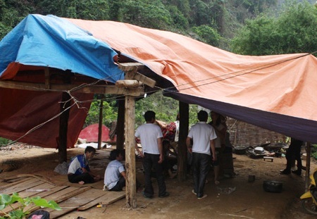 Bốn mẹ con chị Hiệp vẫn chưa hết bàng hoàng, đau đớn sau vụ nổ mìn