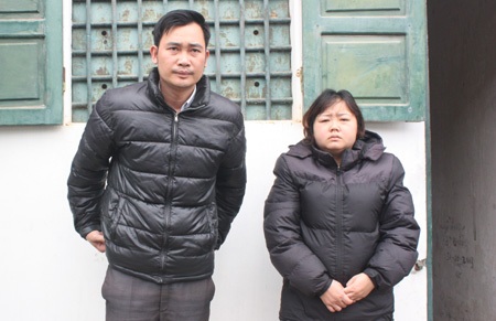 Hai đối tượng Giáp Văn Trung và Ngô Thu Lý tại cơ quan công an huyện Yên Thành