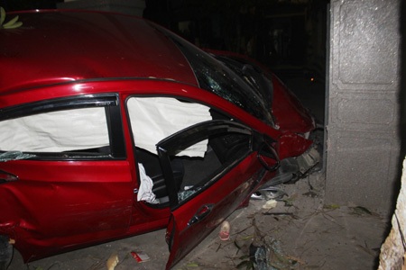 Toàn bộ túi khí trên ô tô đều phát nổ. Vụ tai nạn khiến 5 người ngồi trên ô tô bị thương