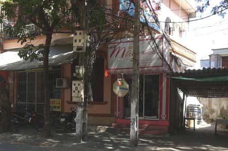 Bắt “nữ quái” táo tợn cướp quần áo của shop thời trang - 1 Cửa hàng thời trang - nơi xảy ra vụ cướp quần áo táo tợn giữa ban ngày