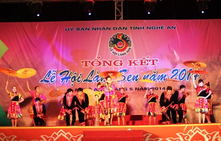 Hàng ngàn người xem “Lời ca dâng Bác”