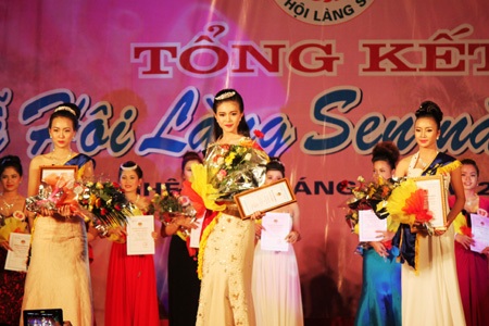 Top 3 thí sinh cuộc thi Người đẹp Lễ hội làng Sen năm 2014