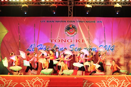 ...và mang đậm nét đặc sắc của dân ca Ví, Giặm Nghệ Tĩnh, dân ca các dân tộc Thanh, Thái, Thổ.