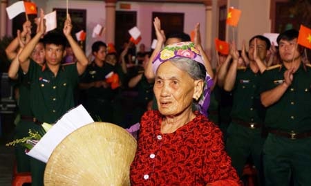 Thế hệ trẻ Nghệ An tri ân thân nhân các liệt sỹ đã hy sinh bảo vệ biển đảo thiêng liêng của Tổ quốc