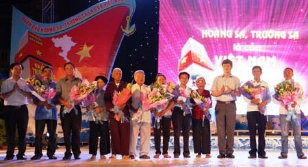 Lãnh đạo tỉnh Nghệ An trao quà tri ân thân nhân các liệt sỹ hy sinh trong trận hải chiến Gạc Ma